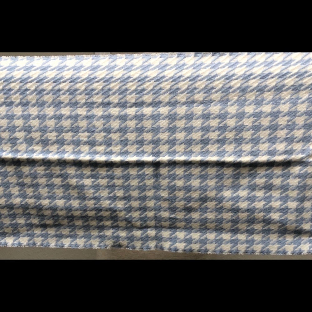 Light Blue/White Hounds Tooth Scarf